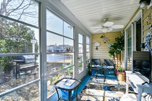 sunroom / solarium with ceiling fan