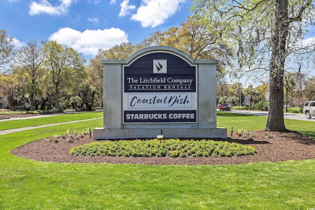 community sign featuring a lawn