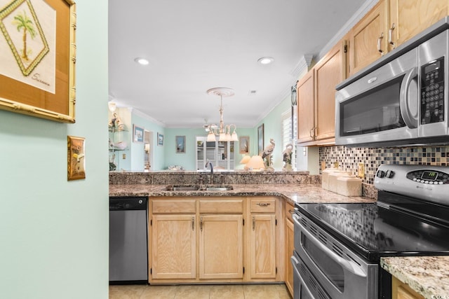 kitchen with sink, an inviting chandelier, stainless steel appliances, ornamental molding, and decorative backsplash