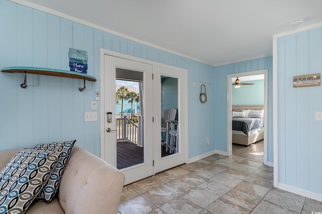 entryway with crown molding