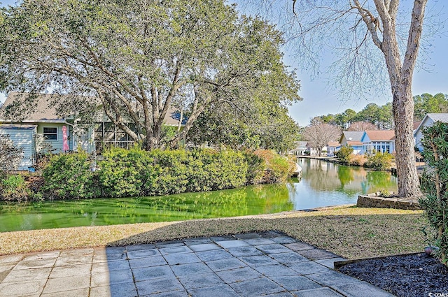 view of yard featuring a water view