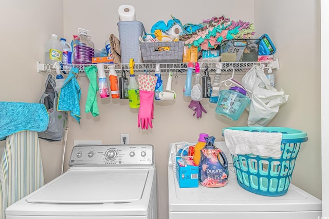 laundry room with washing machine and dryer