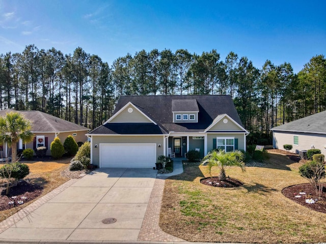 view of front facade featuring a garage and a front yard