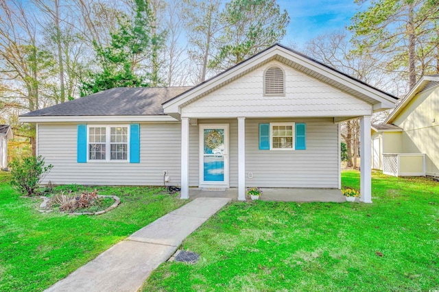 view of front of property with a front yard