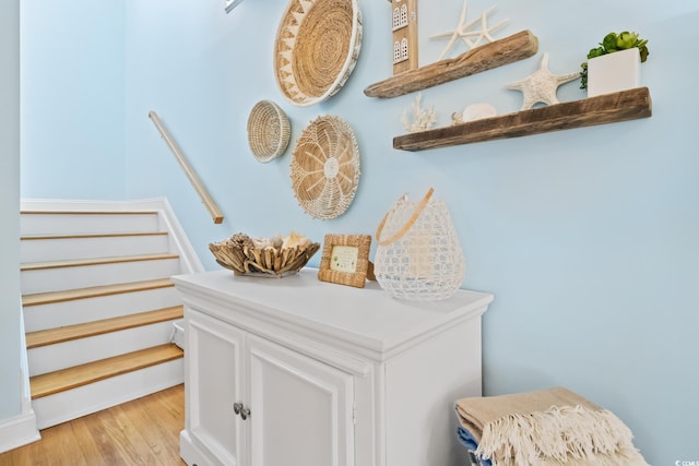 interior details with hardwood / wood-style floors