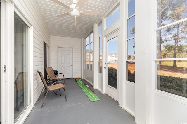 sunroom / solarium with a ceiling fan