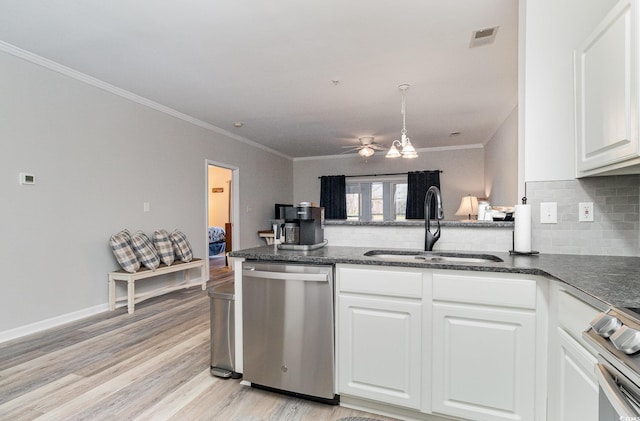 kitchen featuring stainless steel appliances, a sink, visible vents, white cabinets, and light wood-style floors