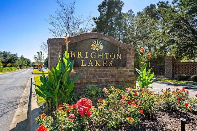 view of community / neighborhood sign