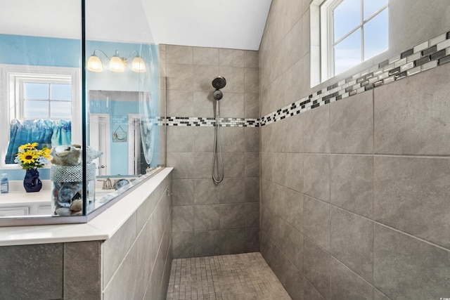 bathroom featuring a tile shower