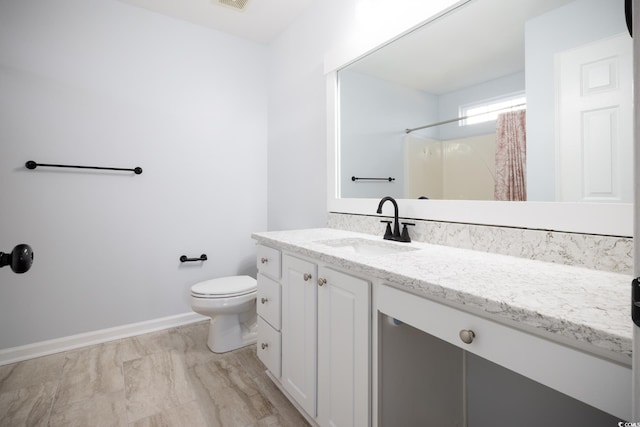 bathroom featuring visible vents, baseboards, toilet, a shower with curtain, and vanity