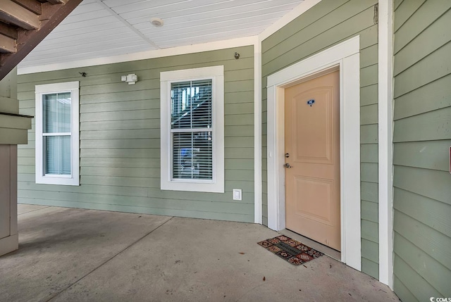 entrance to property with covered porch