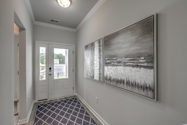 entryway featuring baseboards, visible vents, and crown molding