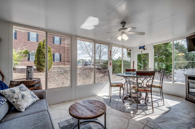 sunroom with ceiling fan