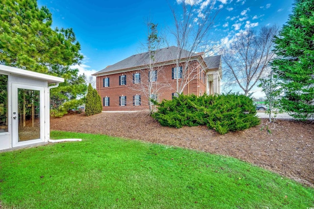 back of house featuring a lawn