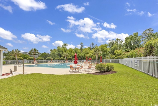 view of swimming pool with a patio and a lawn