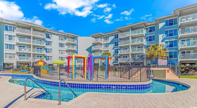 view of swimming pool