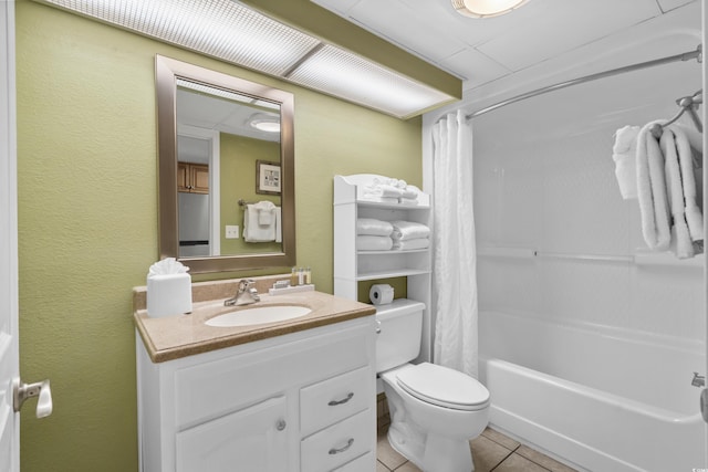 full bathroom featuring tile patterned flooring, vanity, shower / bathtub combination with curtain, and toilet