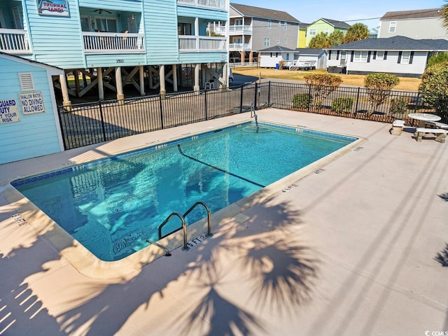 view of swimming pool