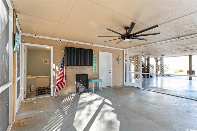 garage with ceiling fan