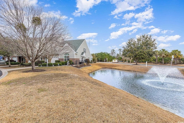 view of swimming pool featuring a lawn