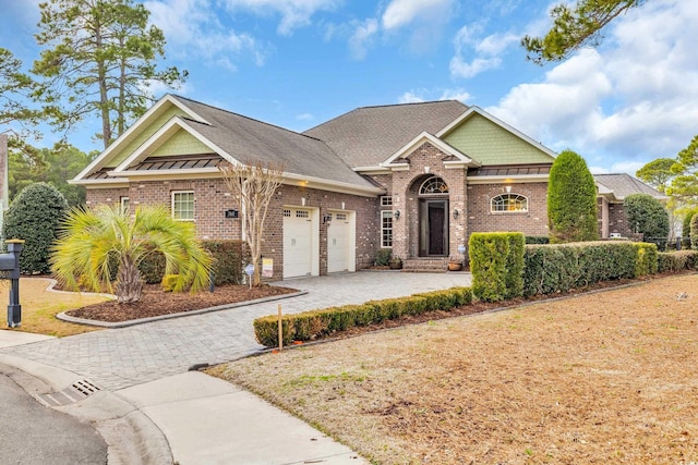 view of front of property featuring a garage