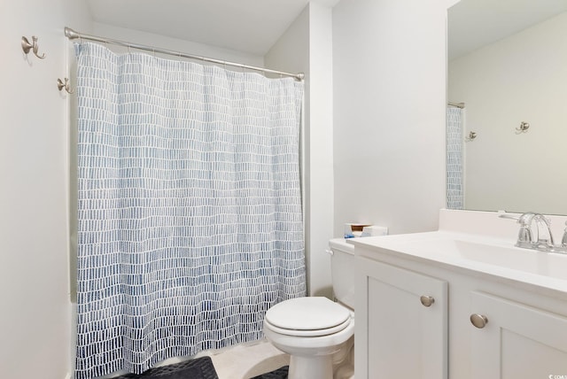 full bath with a shower with shower curtain, toilet, and vanity