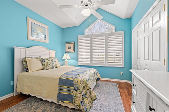 bedroom featuring ceiling fan, dark hardwood / wood-style flooring, and a closet