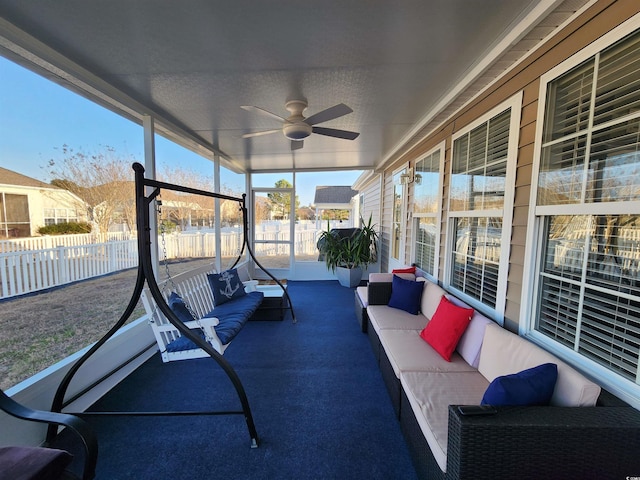 sunroom with ceiling fan