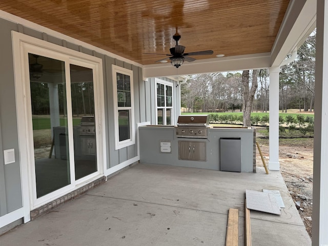 view of patio with a grill, ceiling fan, and an outdoor kitchen