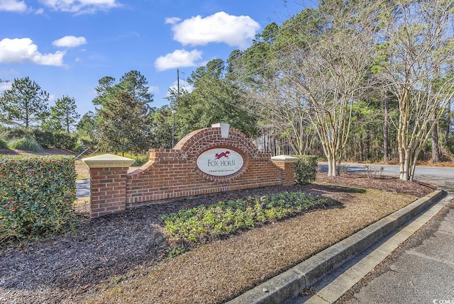 view of community / neighborhood sign