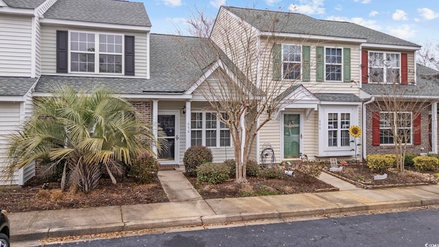 townhome / multi-family property with a shingled roof