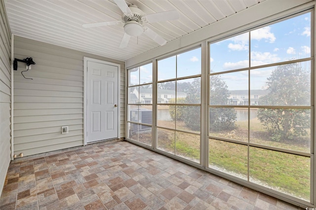 unfurnished sunroom with a healthy amount of sunlight and ceiling fan