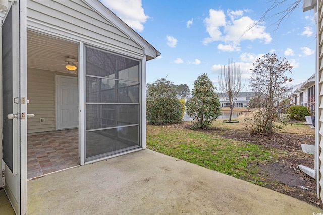 view of yard featuring a patio area