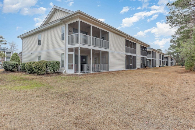 back of house featuring a yard