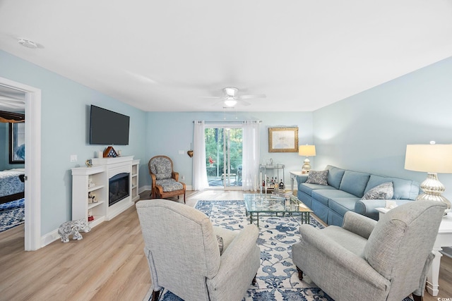 living room featuring light hardwood / wood-style floors and ceiling fan