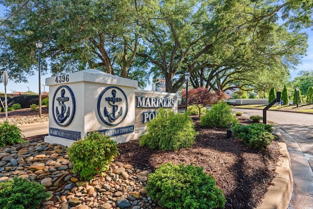 view of community / neighborhood sign