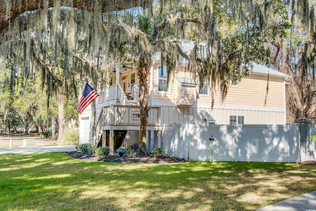 view of front of home with a front lawn