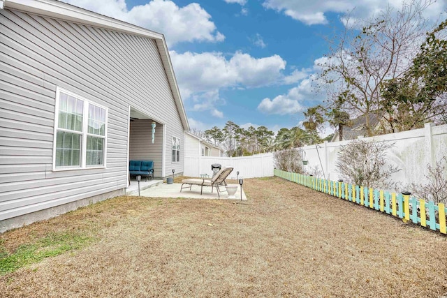 view of yard featuring a patio area