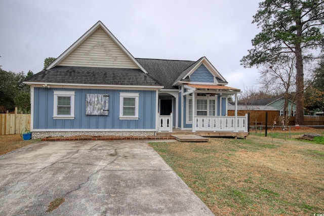 view of front of home featuring a front lawn and a porch