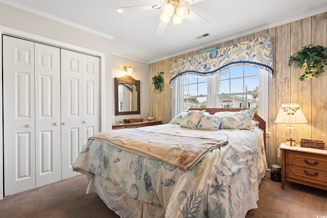 bedroom featuring crown molding, a closet, visible vents, and carpet