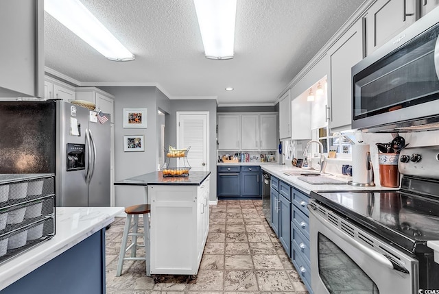 1800 Glenns Bay Rd, Surfside Beach, SC 29575 - kitchen featuring a kitchen island, sink, stainless steel appliances, crown molding, and blue cabinetry