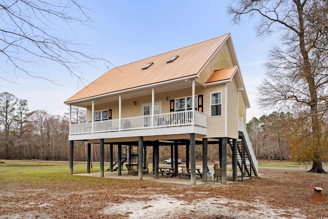 view of front of property featuring a patio area