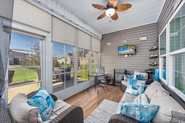 sunroom featuring ceiling fan