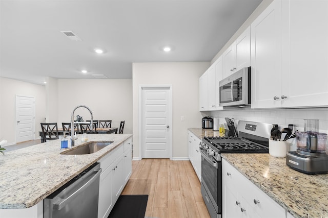 242 Timber Oaks Dr, Myrtle Beach, SC 29588 - kitchen featuring stainless steel appliances, a sink, backsplash, white cabinets, and recessed lighting