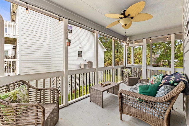 sunroom / solarium featuring ceiling fan