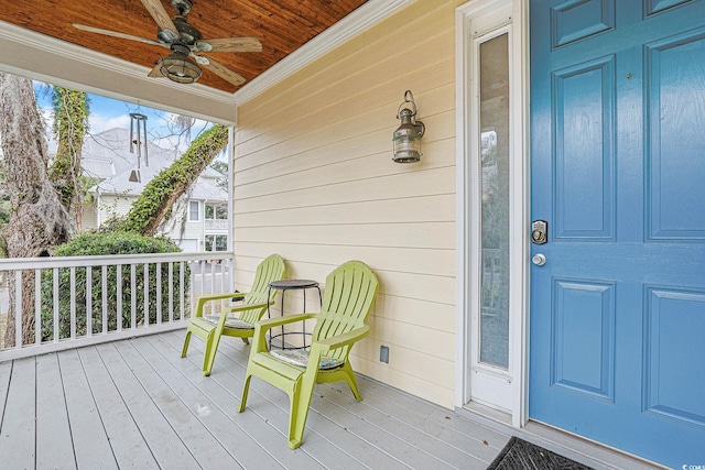 property entrance with ceiling fan and a porch