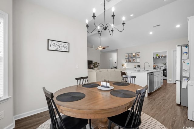 dining room featuring recessed lighting, dark wood-style flooring, visible vents, baseboards, and a ceiling fan