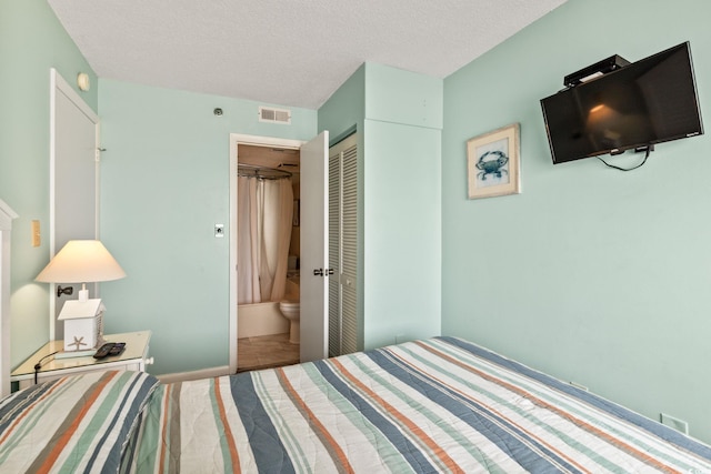 bedroom featuring a textured ceiling and a closet