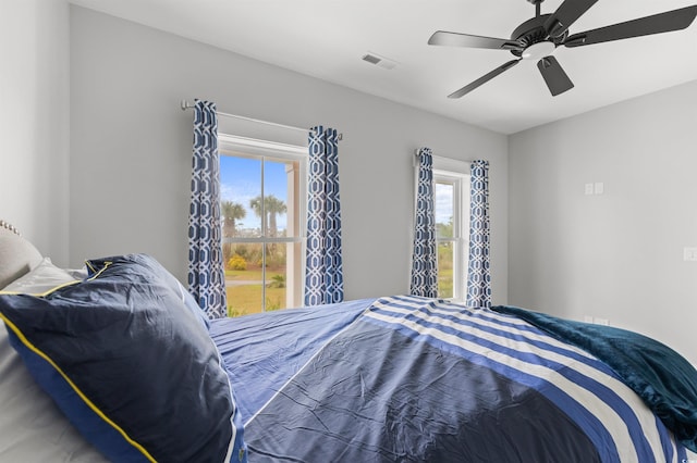 bedroom with ceiling fan