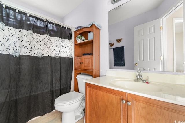 full bathroom featuring curtained shower, vanity, and toilet